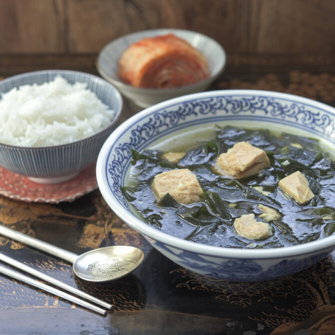 Seaweed and tuna soup makes a quick and healthy meal with rice and kimchi.