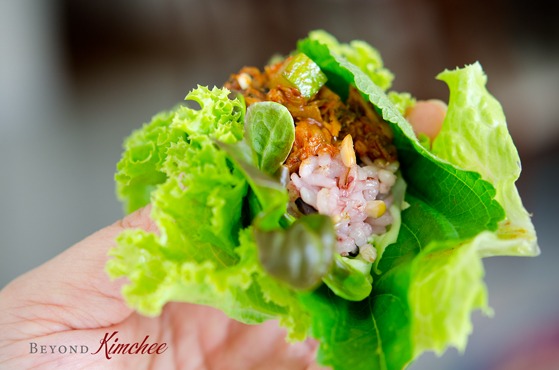 Put the whole Korean lettuce wrap in to your mouth without biting off.