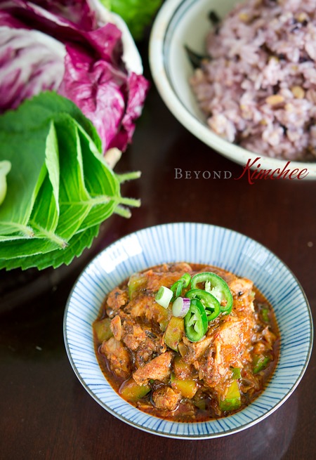 Korean lettuce wrap with fish topping sauce