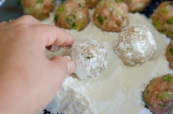 Pork and cabbage dumpling filling is coated by cornstarch.