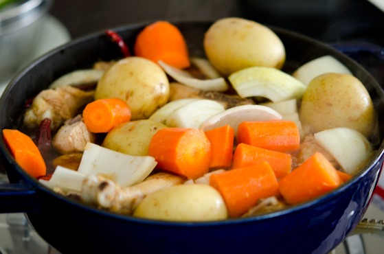 Potato, onion, and carrot is added to the cola braised chicken,