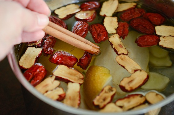Combine pear, jujube, ginger, and cinnamon stick with water in a large pot.