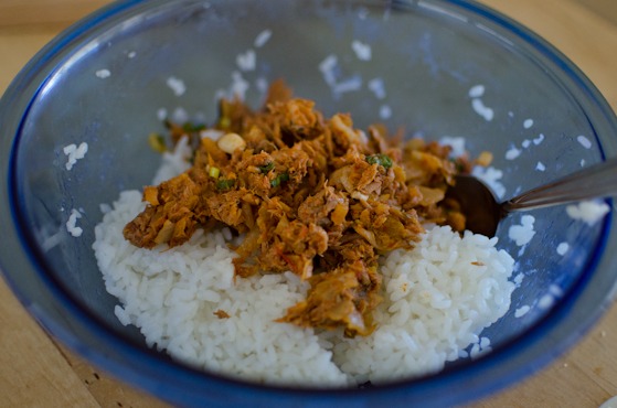 Mix kimchi tuna filling with rice in a bowl.