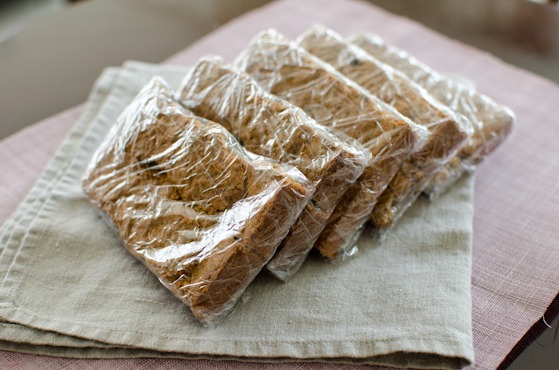 Wrap the rice cake bars with plastic wrap to store.