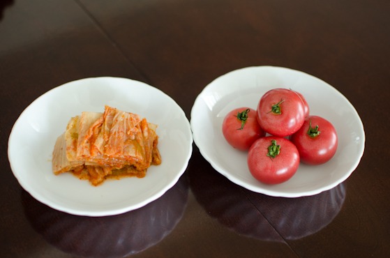 Sour kimchi and fresh tomato makes a good combination in Korean fusion style dishes.