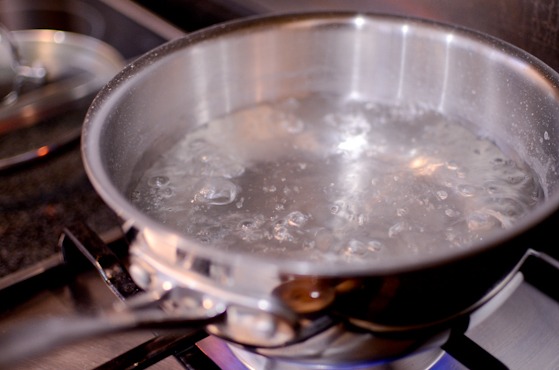 Boil salted water in a pot.
