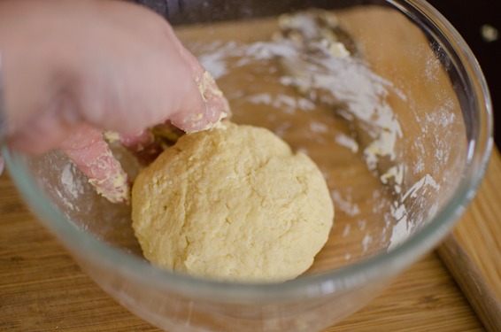 Briefly knead the corn dumpling dough and form into a ball.