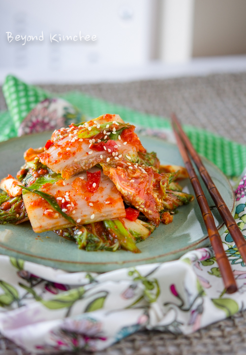 This vegan kimchi (or vegetarian kimchi) tastes just like the traditional cabbage kimchi. 