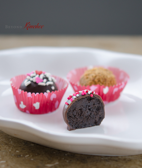 These cute chocolate truffles are made with oreo cookies and cream cheese.