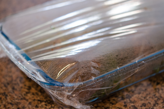 Cover the perilla leaves in a glass container with a plastic wrap.