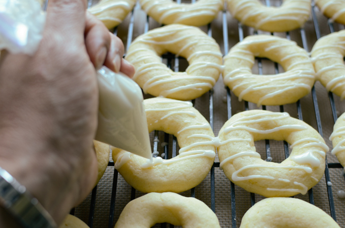 Lemon icing drizzled over cookies.