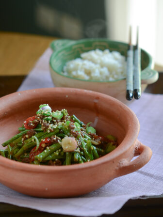 Snake beans and Korean beef sauce makes a delicious dish that is easy to prepare.