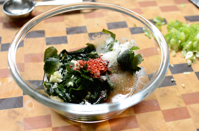 Dried seaweed and seasonings for make oi nanengguk.