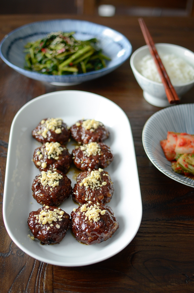 This easy tteok-galbi (Korean short rib patties) are cooked in oven and glazed with honey sauce