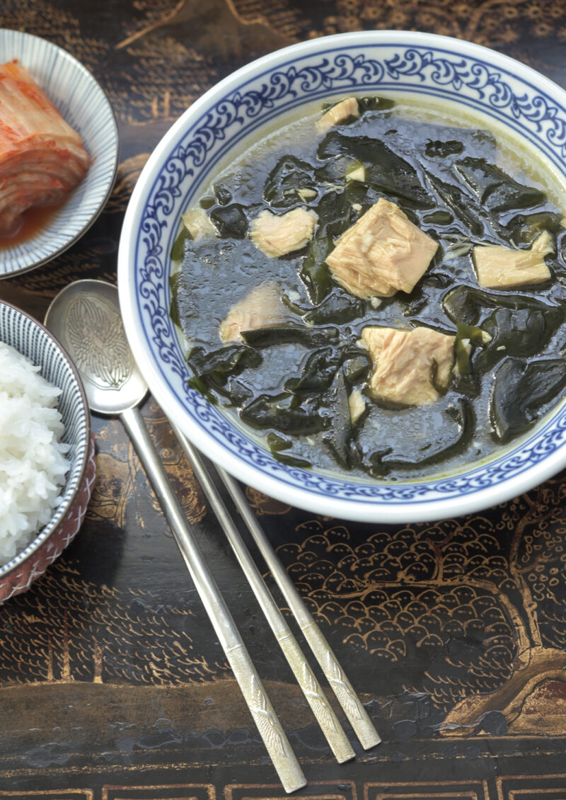 Seaweed and tuna soup makes a quick and healthy meal with rice and kimchi.