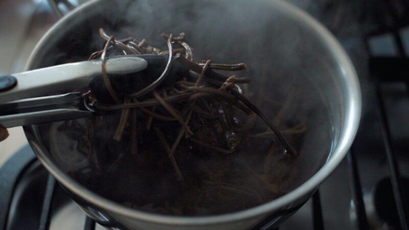 Korean dried fernbrake is simmering in water to soften up.