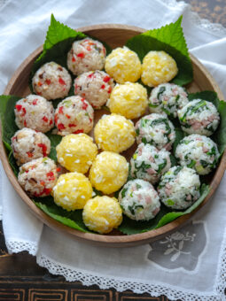 These colorful rice balls are made with the leftover rice.
