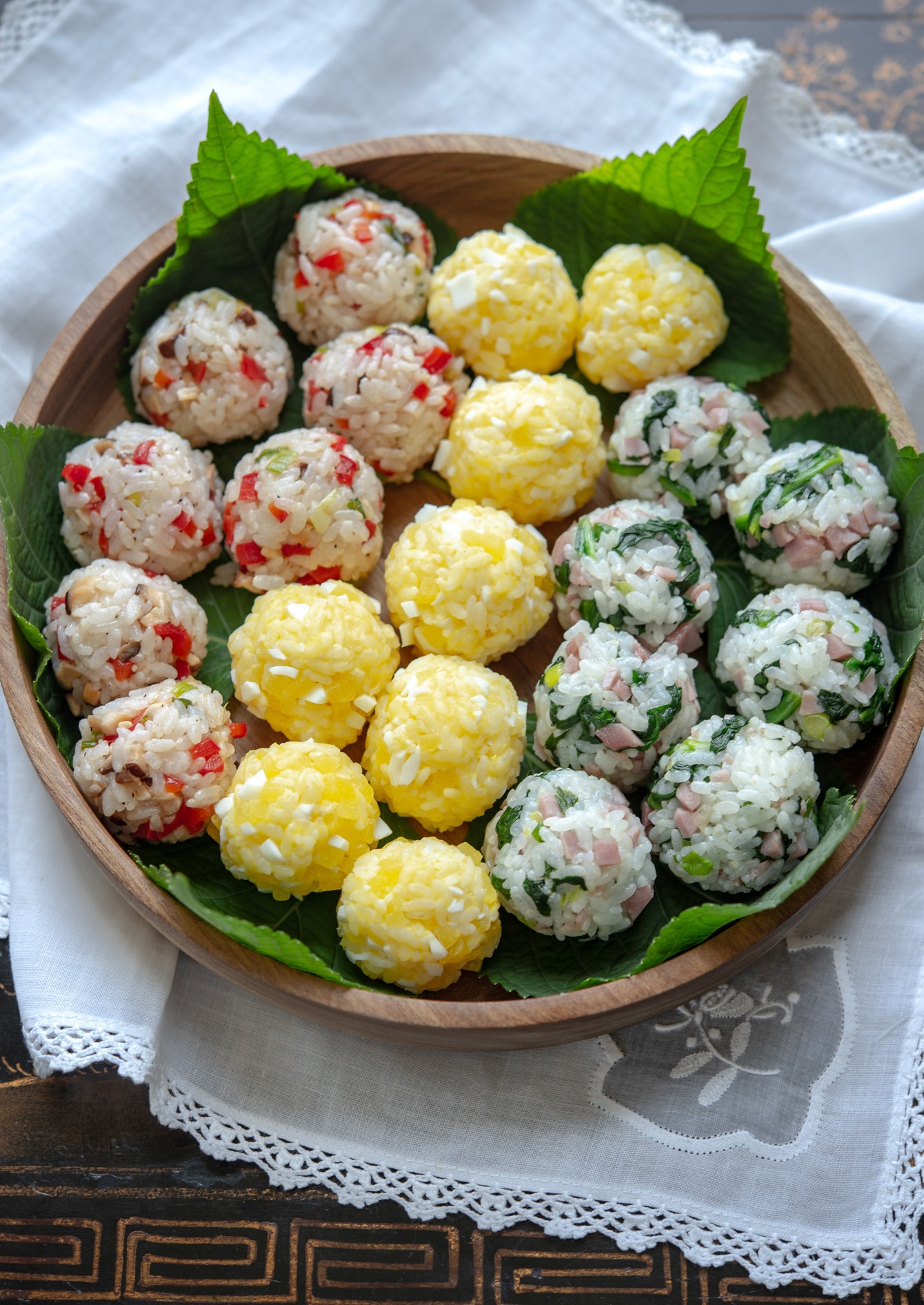 3 colorful rice balls (jumeokbap) presented in a serving dish.