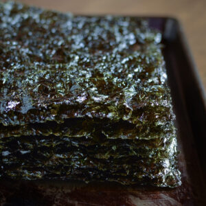 Homemade roasted seaweed snacks made in bulk in no time.