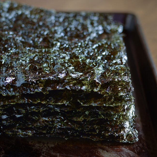 Homemade roasted seaweed snacks made in bulk in no time.
