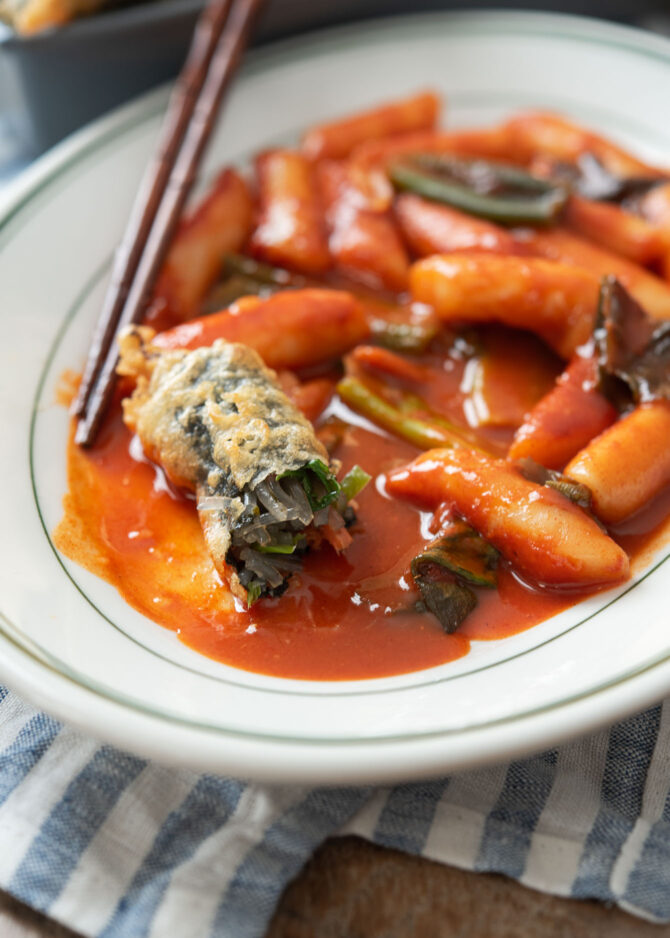 Gimmari is best served with Korean spicy rice cakes