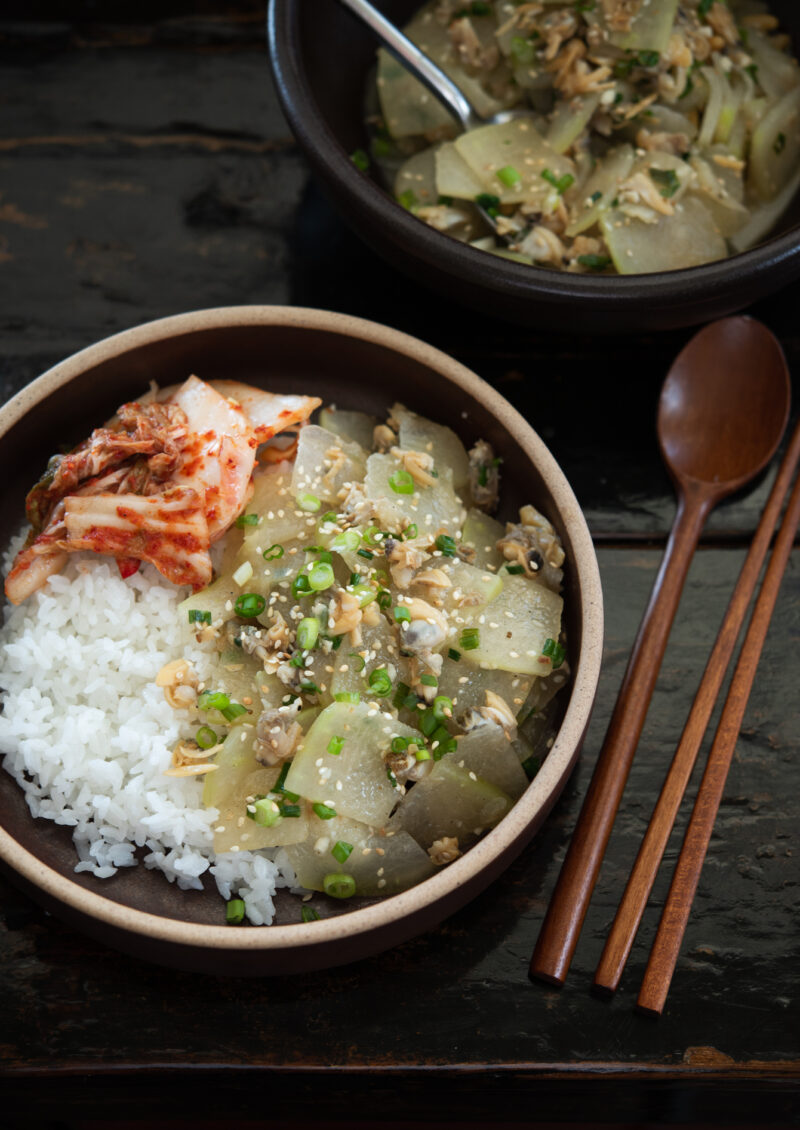Winter melon with clams are served with rice and kimchi as a rice bowl dish