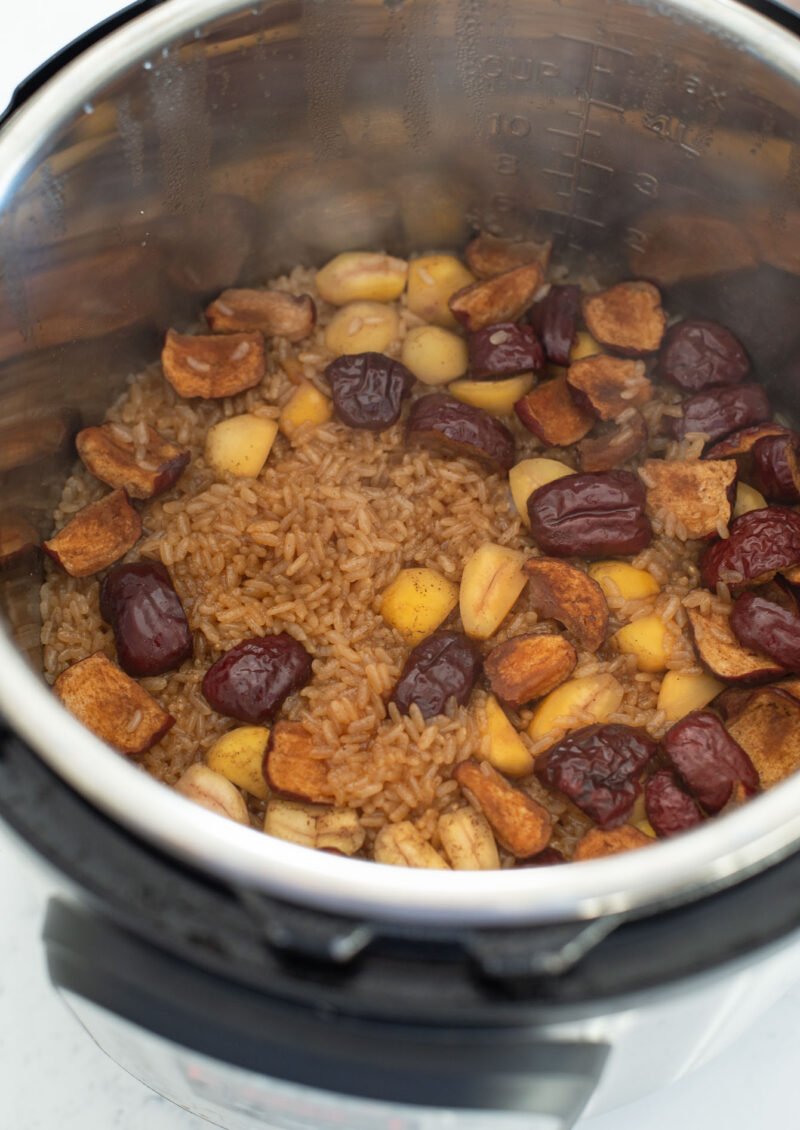 Korean sweet rice dessert (yakshik) is cooked in an instant pot.