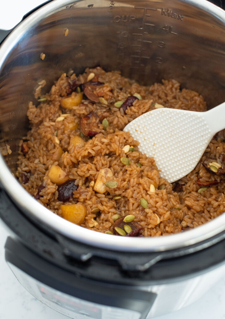 A rice paddle tossing yakshik in a pot