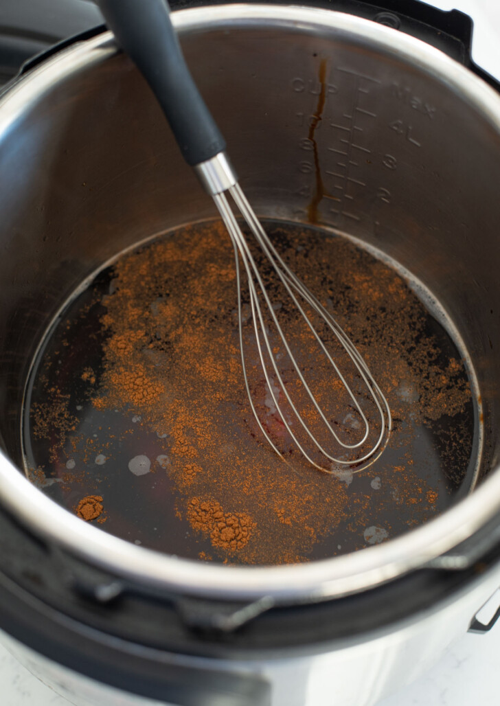 Jujube stock is combined with yakshik dessert ingredients.