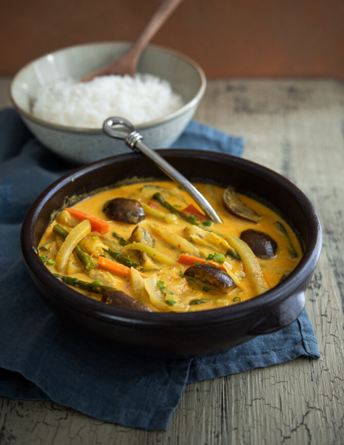 Vegetable curry with coconut milk is served with rice.