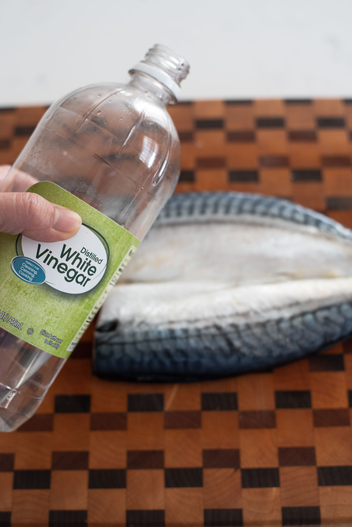White vinegar is used to coat mackerel fish