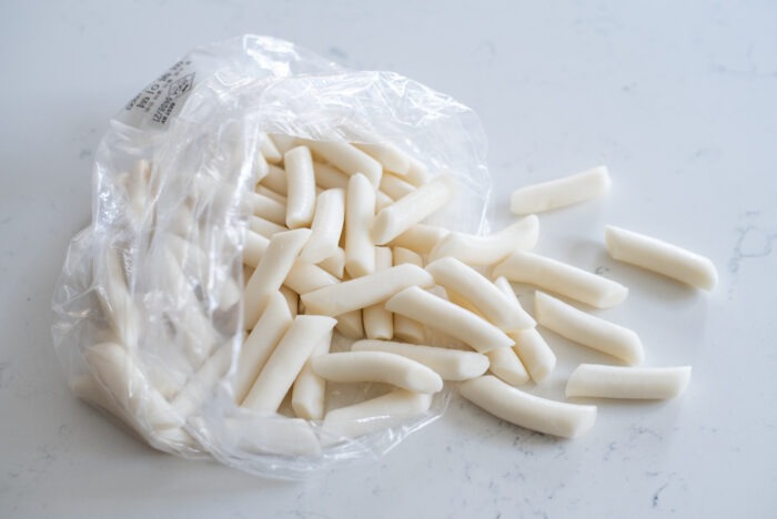 Short rice cake sticks are out of its package