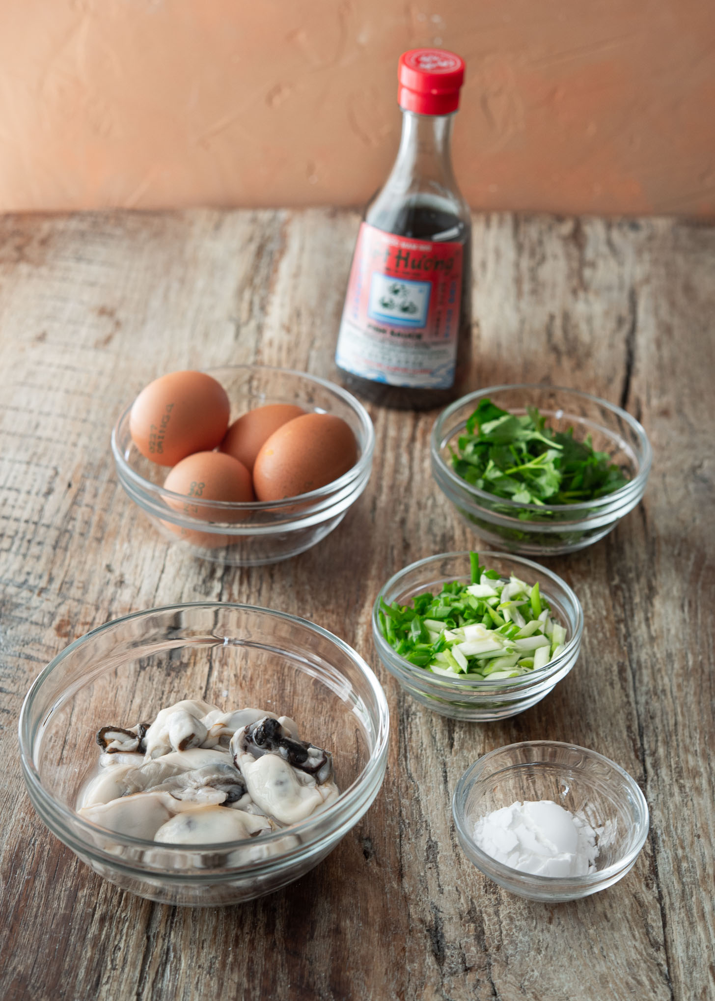 Ingredients for making oyster omelette.