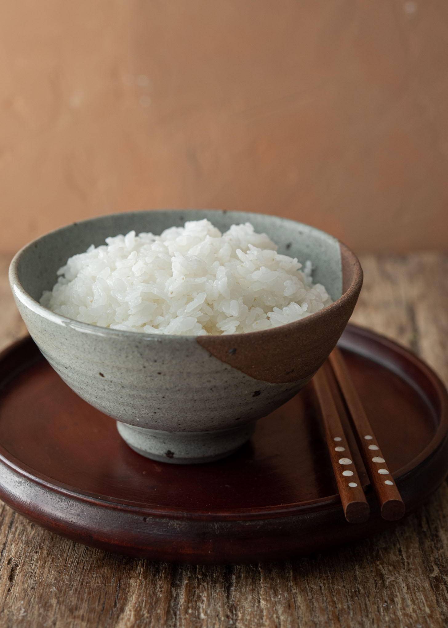 When cooking rice on the stovetop, should the lid be left on or