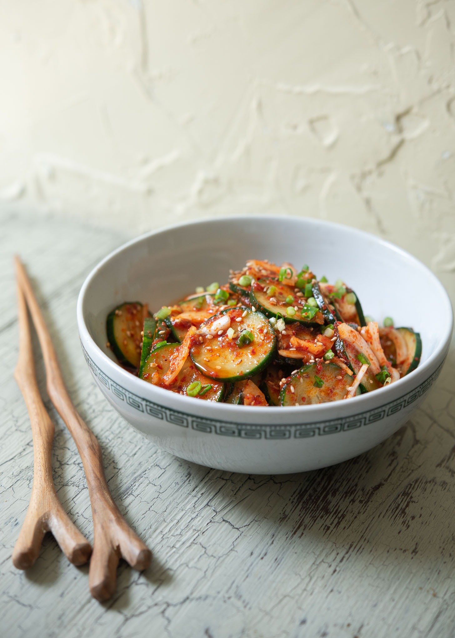 Crispy and crunch Korean cucumber salad recipe (Oi Muchim) with gochujang.