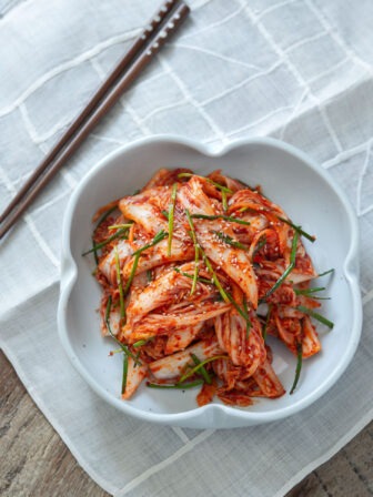 Geotjeori, Korean fresh kimchi salad served in a bowl.