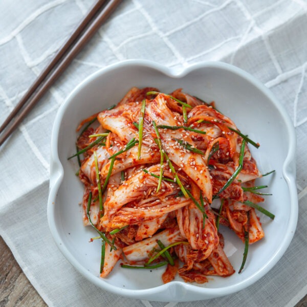 Geotjeori, Korean fresh kimchi salad served in a bowl.