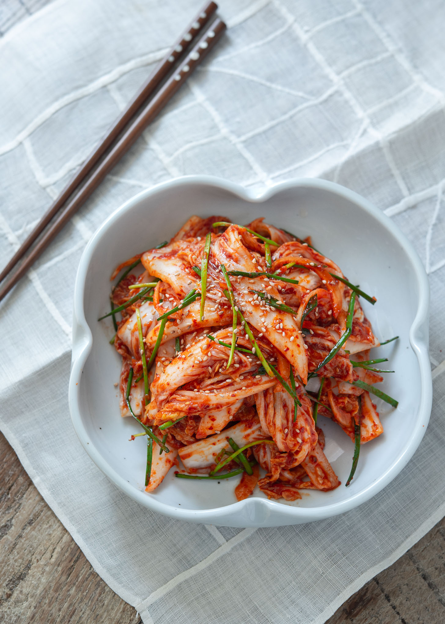 Geotjeori, Korean fresh kimchi salad served in a bowl.