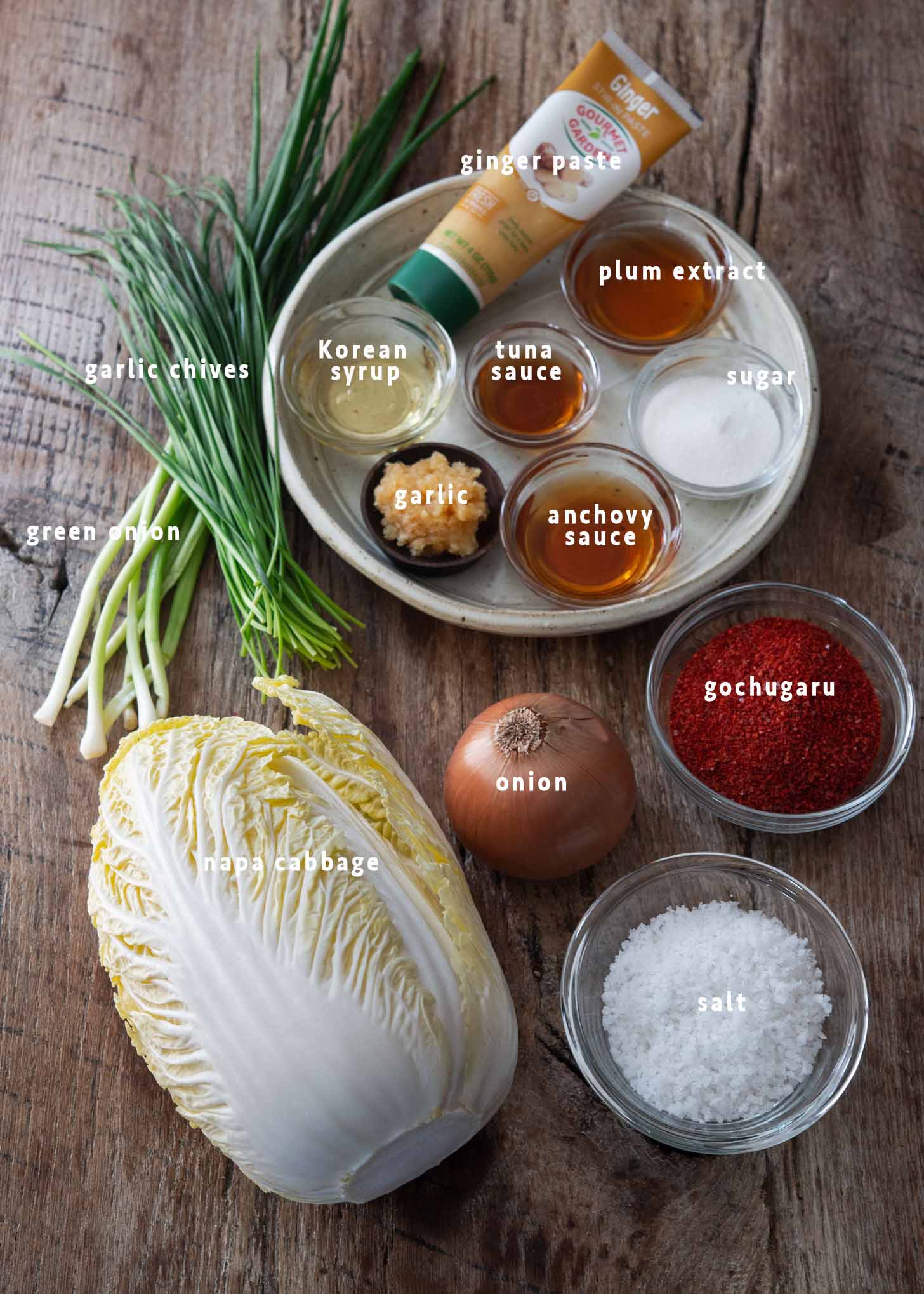 Recipe ingredients for kimchi salad (geotjeori)