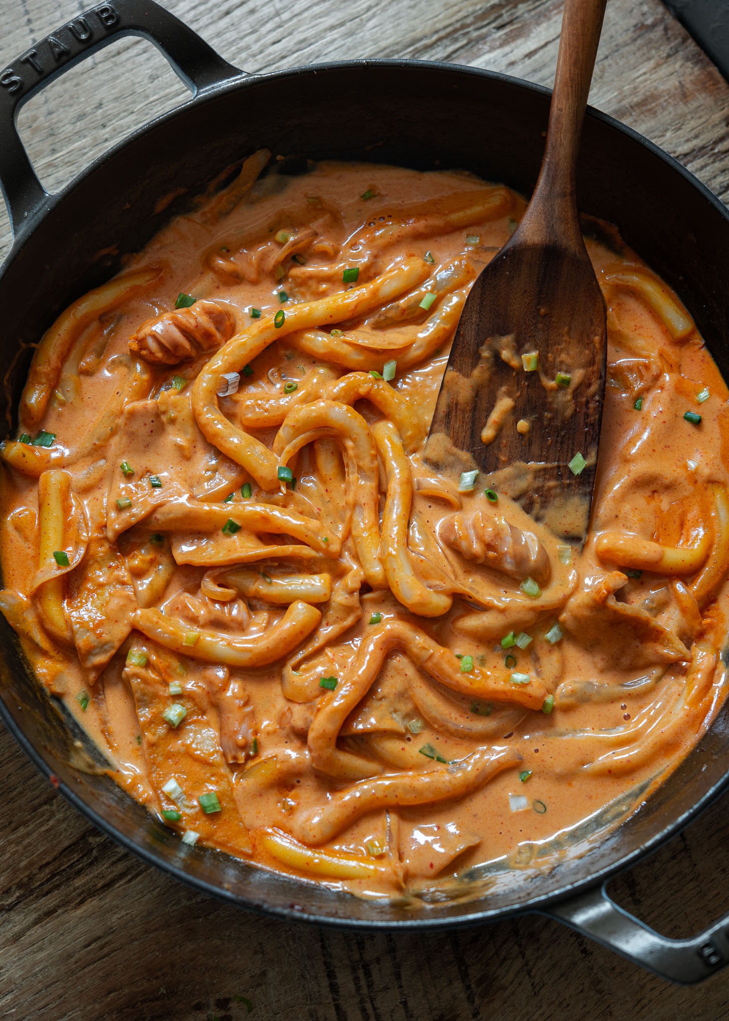 Rose tteokbokki with sausage in a creamy gochujang rose sauce.