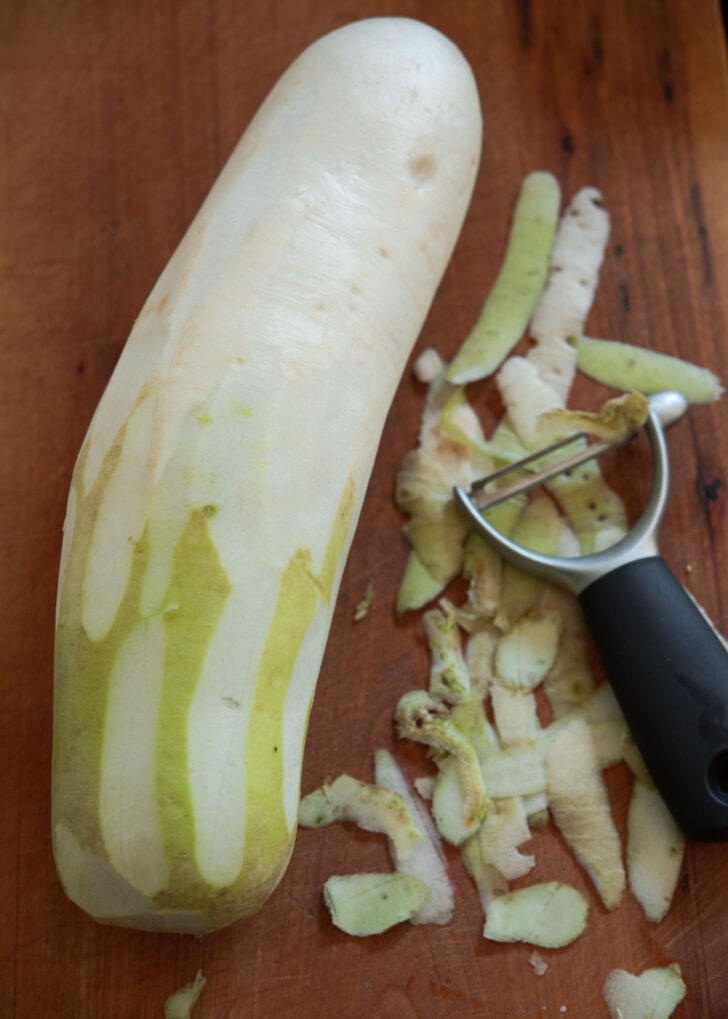 A vegetable peeler used to peel off the skin of Korean radish.