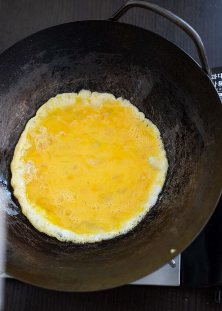 How to Fry an Egg in a Wok