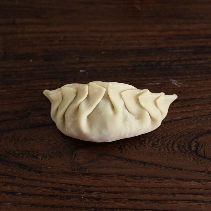 Pleated pattern completed to make a mandu shape.
