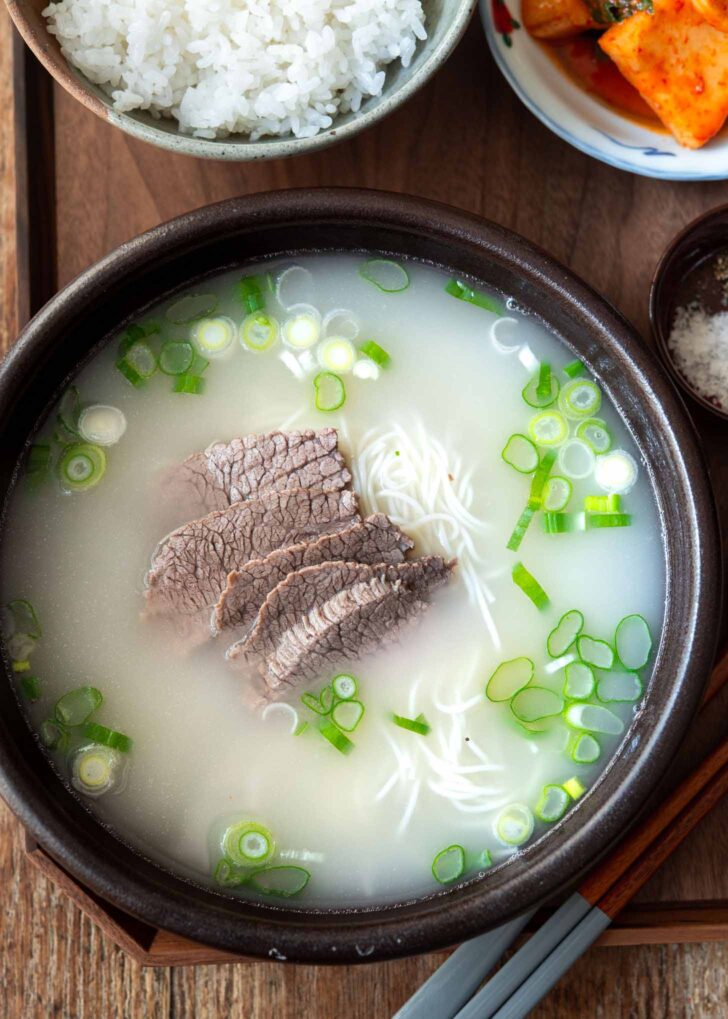 Milky bone broth of Korean ox bone soup (seolleongtang).