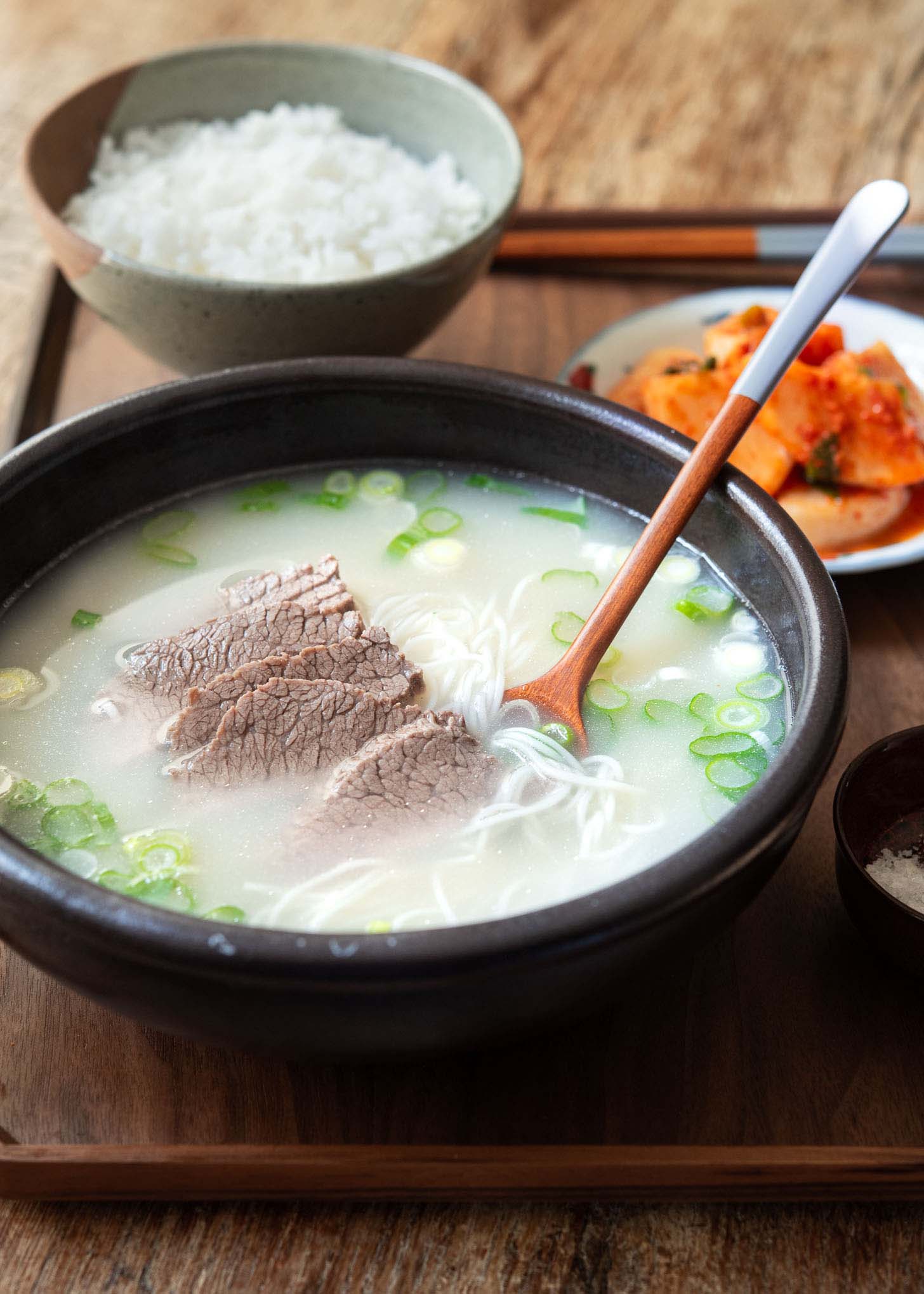 Seolleongtang with beef brisket and noodles served with kkakdugi and rice.