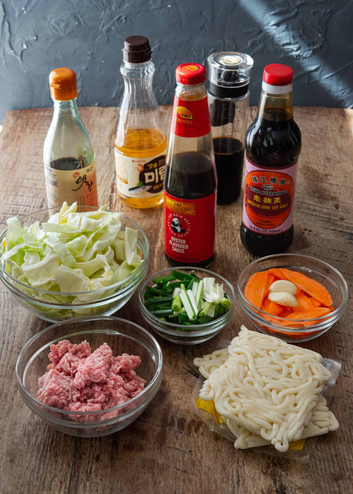 Ingredients for making yaki udon are presented.