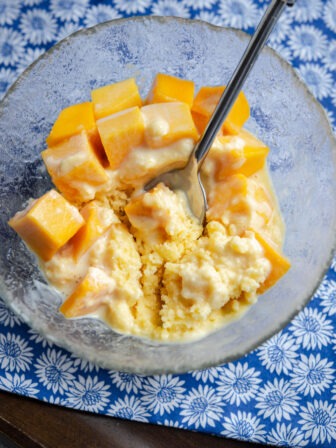 Shaved ice with fresh mango pieces in a bowl.