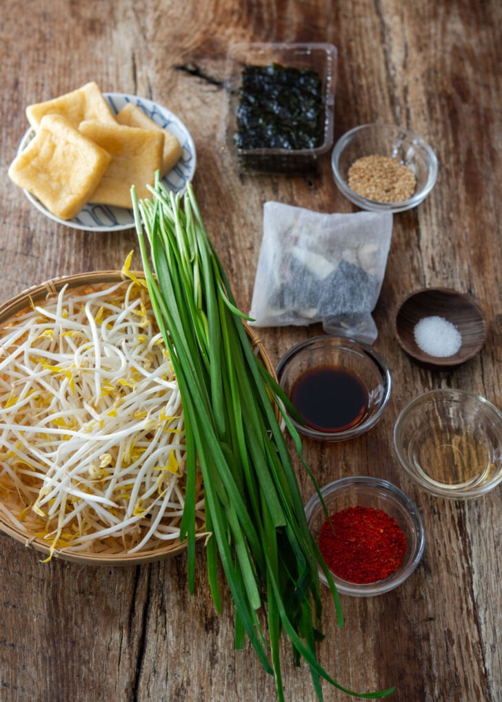 Ingredients laid out for anchovy broth and vegetable toppings to make janchi guksu.