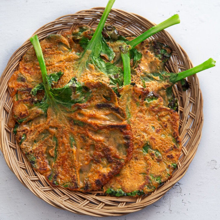 Kale gochujang pancakes in a basket tray.