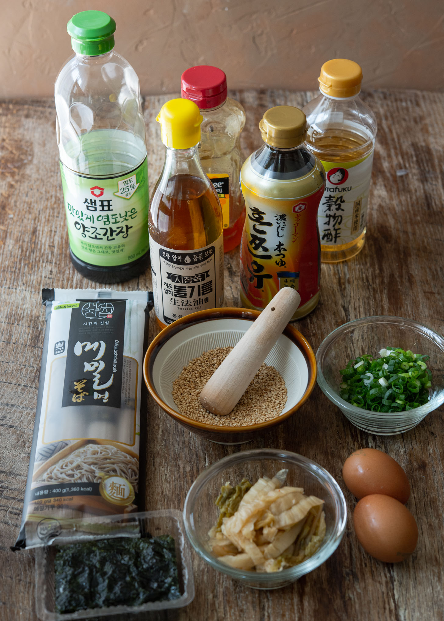 Ingredients for making perilla oil makguksu